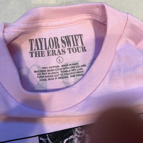 New - Official Taylor Swift Eras Tour Pink Split Photo Dateback T-Shirt Large - Picture 2 of 3